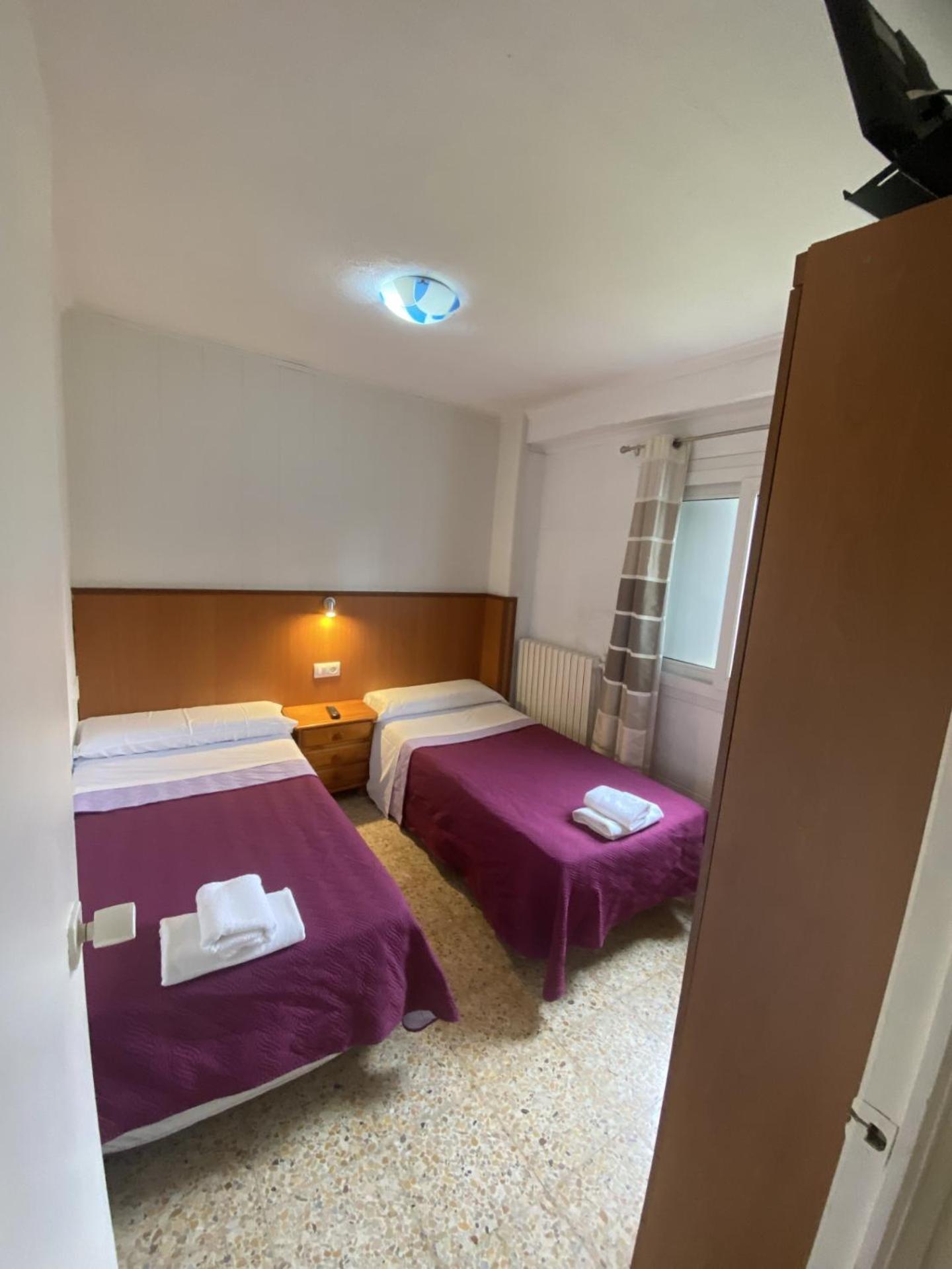 Casa Les Roques Villa Bascara Bagian luar foto